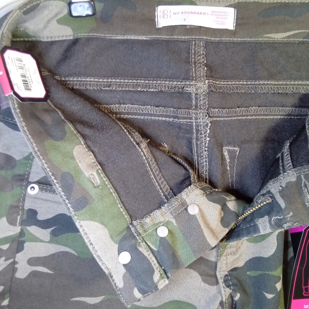 No Boundaries Triple Stack Camo Print Denim Jeggings Midrise Waist. - Picture 4 of 6
